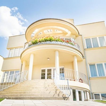 Vila Eva Лугачовіце Екстер'єр фото